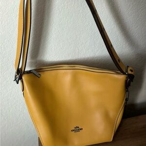 COACH C2818 Val Duffle Flax Yellow Shoulder Bag